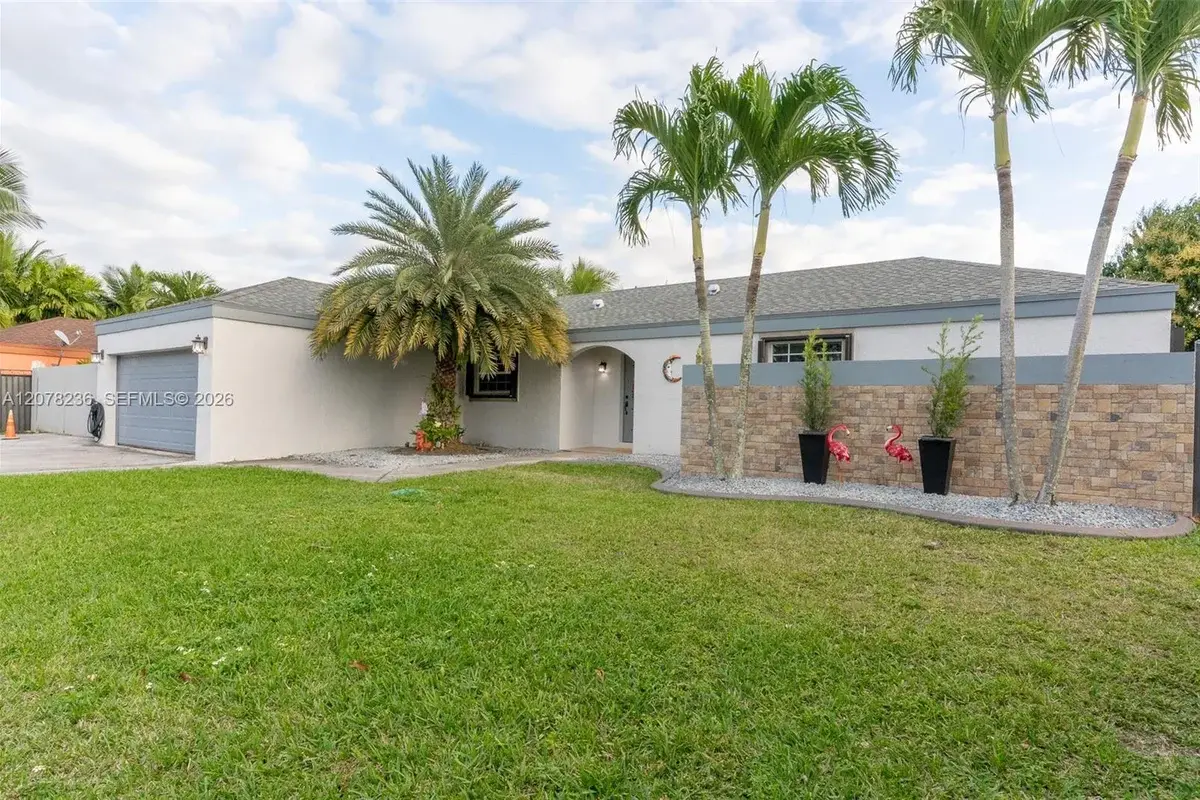 15420 SW 156th Ter, Miami: photo 1 of 32