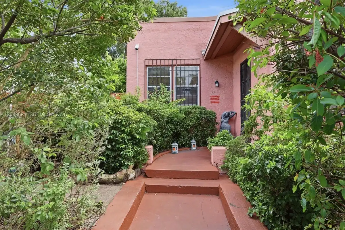 84 NW 47th St, Miami: photo 1 of 36