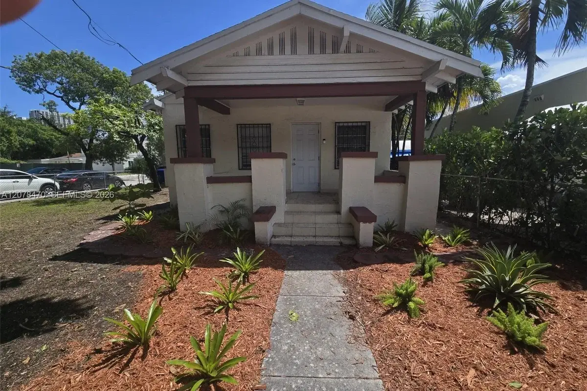 106 NW 34th St, Miami: photo 1 of 14