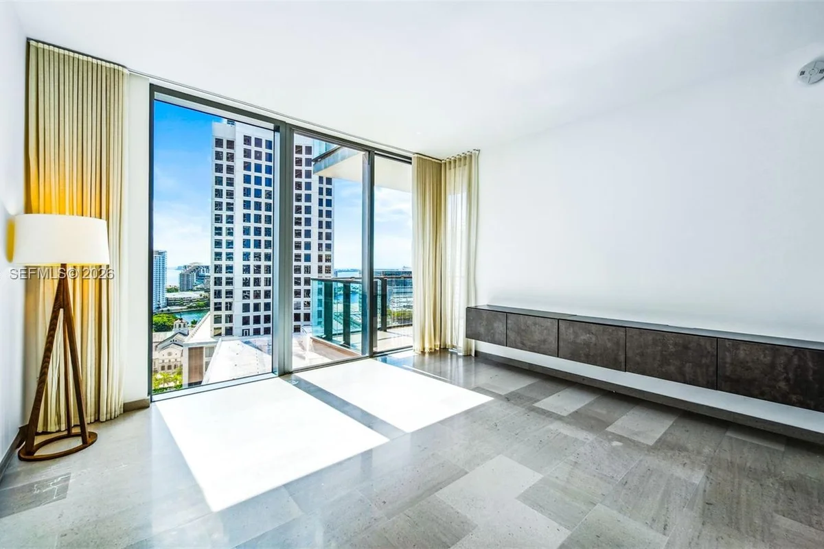68 SE 6th St #1605, Miami: photo 1 of 29