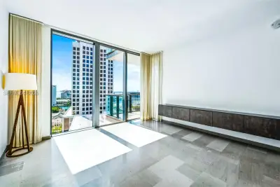 68 SE 6th St #1605, Miami: photo 1 of 29