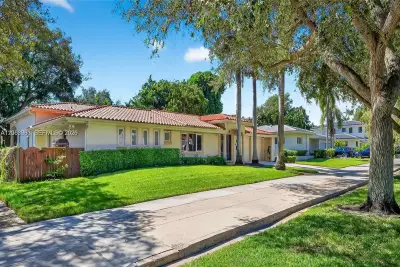 1266 NE 101st St, Miami Shores: photo 1 of 33