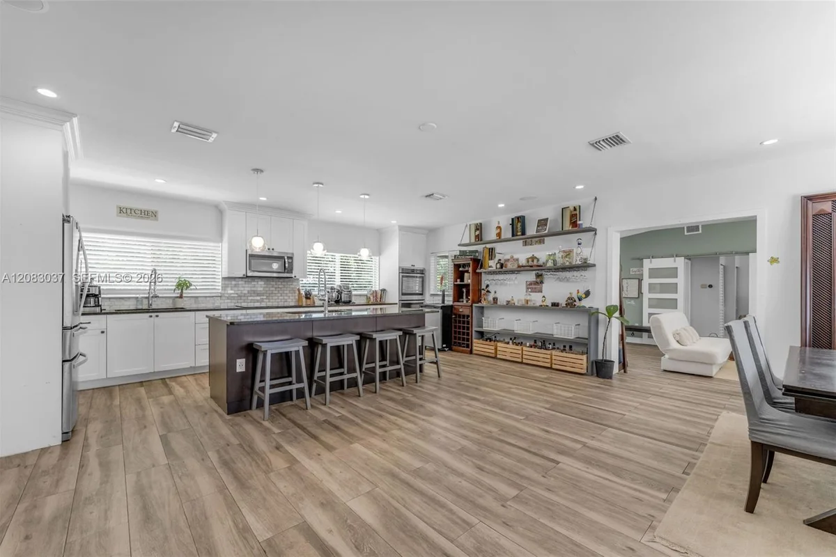 19050 SW 144th Ave, Miami: photo 1 of 23
