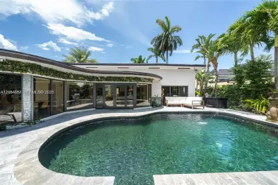 1160 NE 91st St, Miami: photo 1 of 33