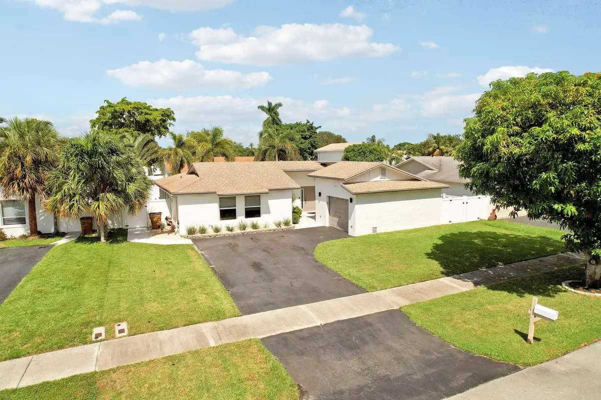 275 NW 37th Way, Deerfield Beach: photo 1 of 48