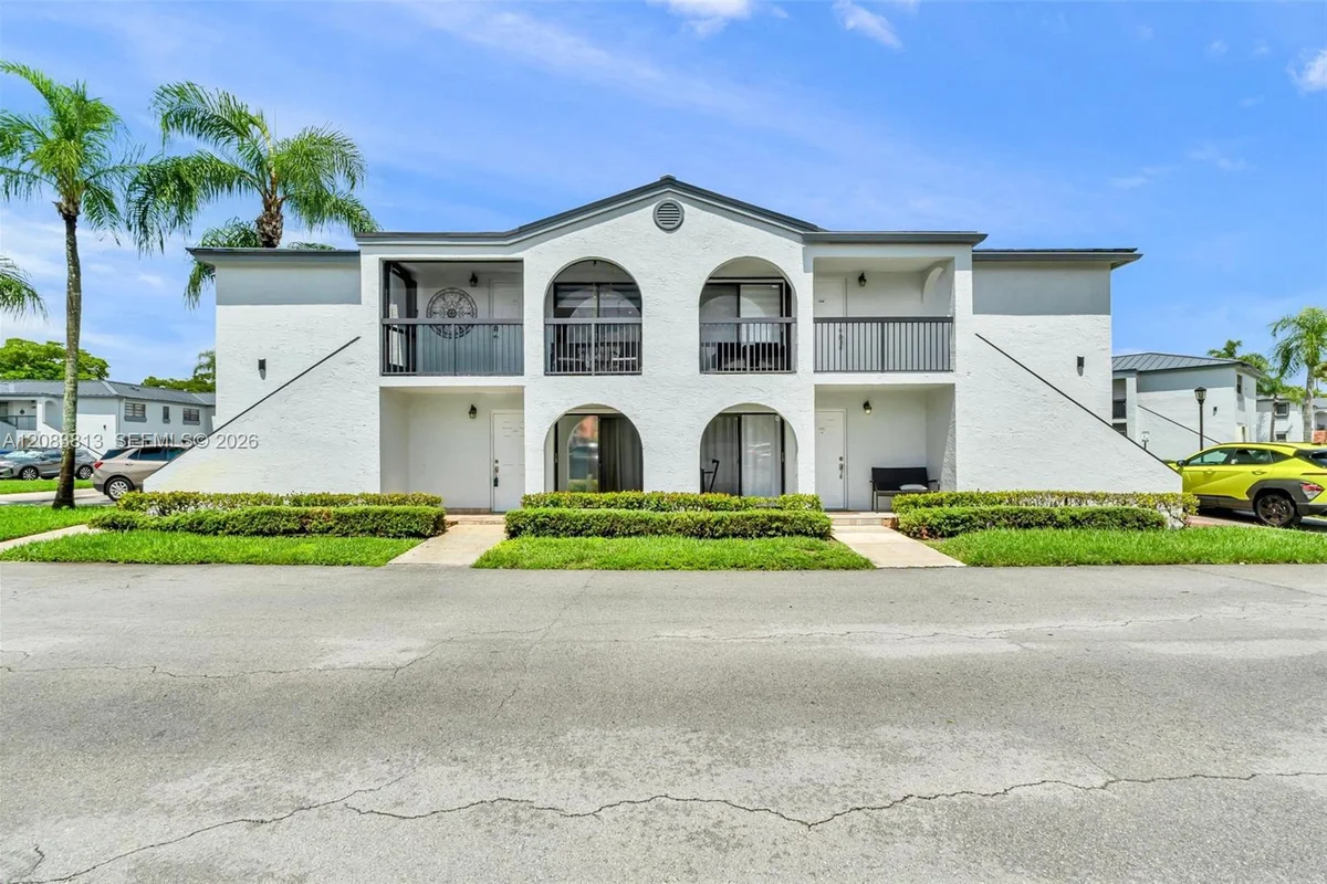18226 Mediterranean Blvd #7-16, Hialeah: photo 1 of 37