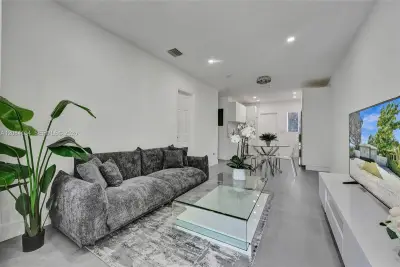7520 NE 3rd Ave #A, Miami: photo 1 of 26