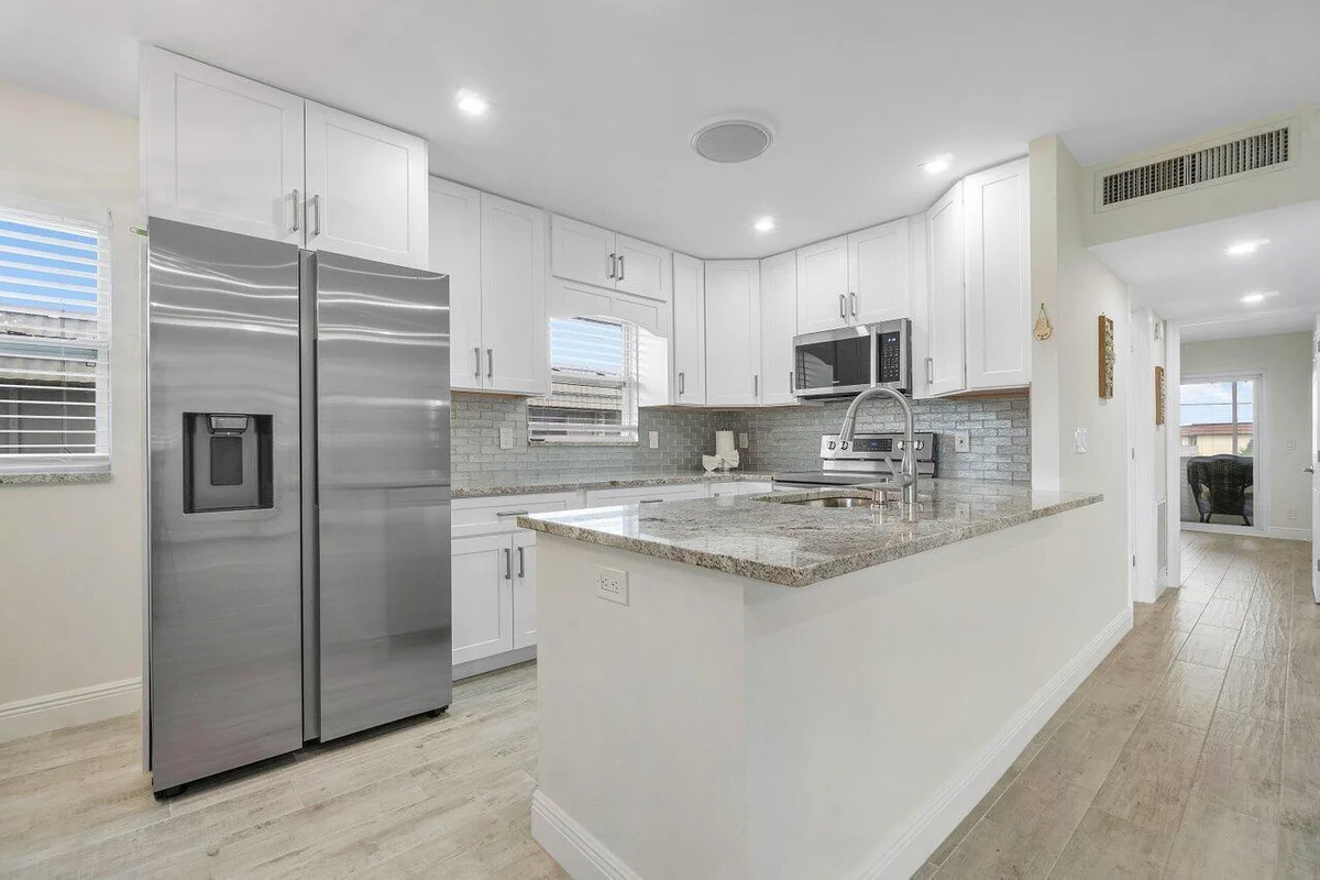 76 Flanders B, Delray Beach: photo 1 of 12