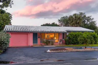 2355 NE 4th St, Pompano Beach: photo 1 of 66