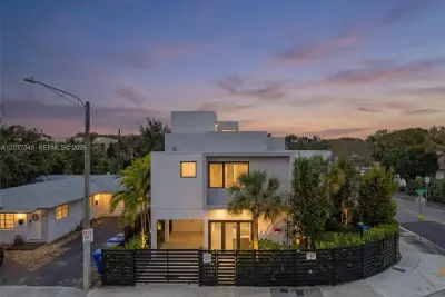 11 NE 51 St #A, Miami: photo 1 of 39