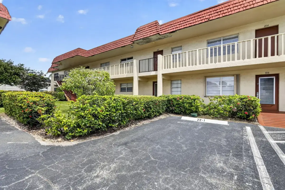 22 Abbey Ln #101, Delray Beach: photo 1 of 24