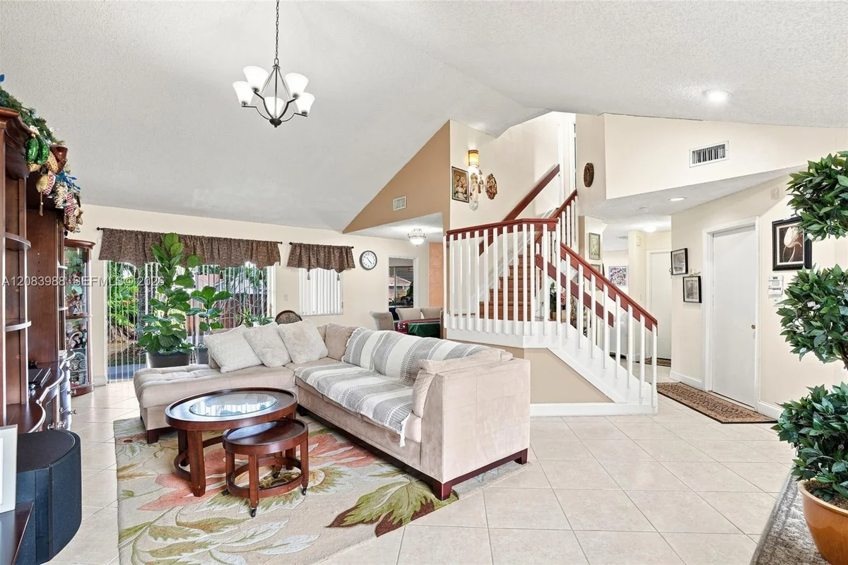 18209 NW 61st Ct, Hialeah: photo 1 of 45
