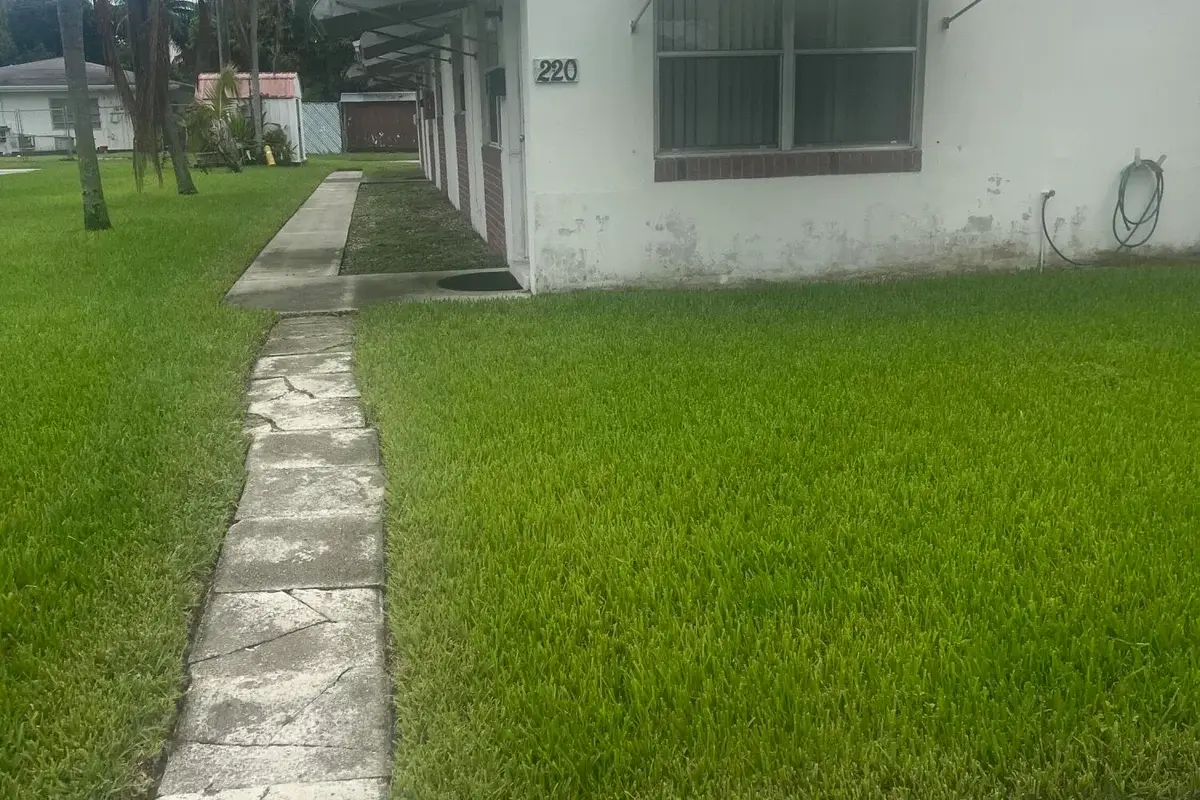 220 NE 1st St #2, Dania Beach: photo 1 of 12
