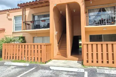 7100 Fairway Dr #K9, Miami Lakes: photo 1 of 12