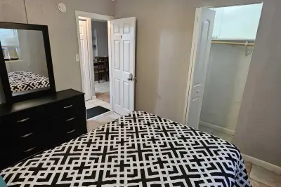 1069 W 30th St #6, Riviera Beach: photo 1 of 7