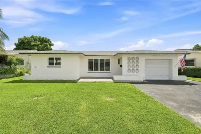 4716 NW 48th Ave, Tamarac: photo 1 of 43