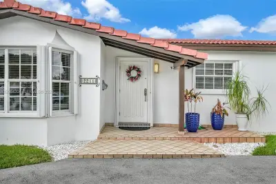 2211 SW 98th Pl, Miami: photo 1 of 68