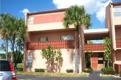 8921 NW 28th Dr #F, Coral Springs: photo 1 of 3