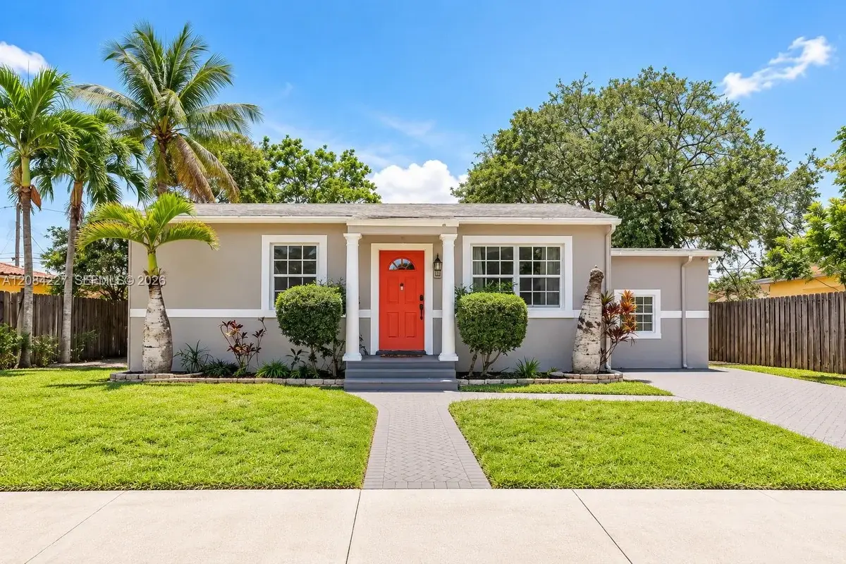 2740 Dewey St, Hollywood: photo 1 of 17