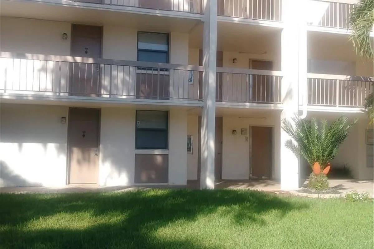 8419 Forest Hills Dr #105, Coral Springs: photo 1 of 17