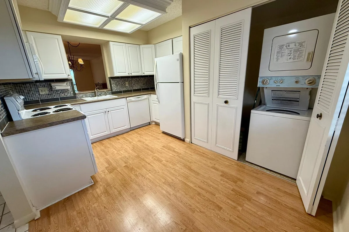 2212 S Cypress Bend Dr #303, Pompano Beach: photo 1 of 17