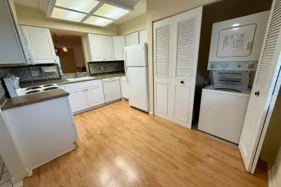 2212 S Cypress Bend Dr #303, Pompano Beach: photo 1 of 17