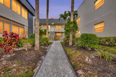 370 Burgundy #H, Delray Beach: photo 1 of 19