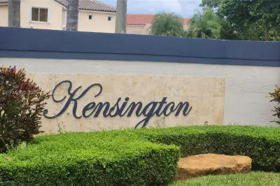 1055 NW 187th Ave, Pembroke Pines: photo 1 of 39