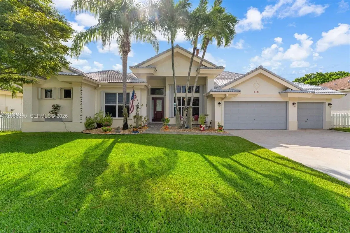 2825 Fairways Dr, Homestead: photo 1 of 35