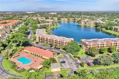 6114 Coral Lake Dr, Margate: photo 1 of 43