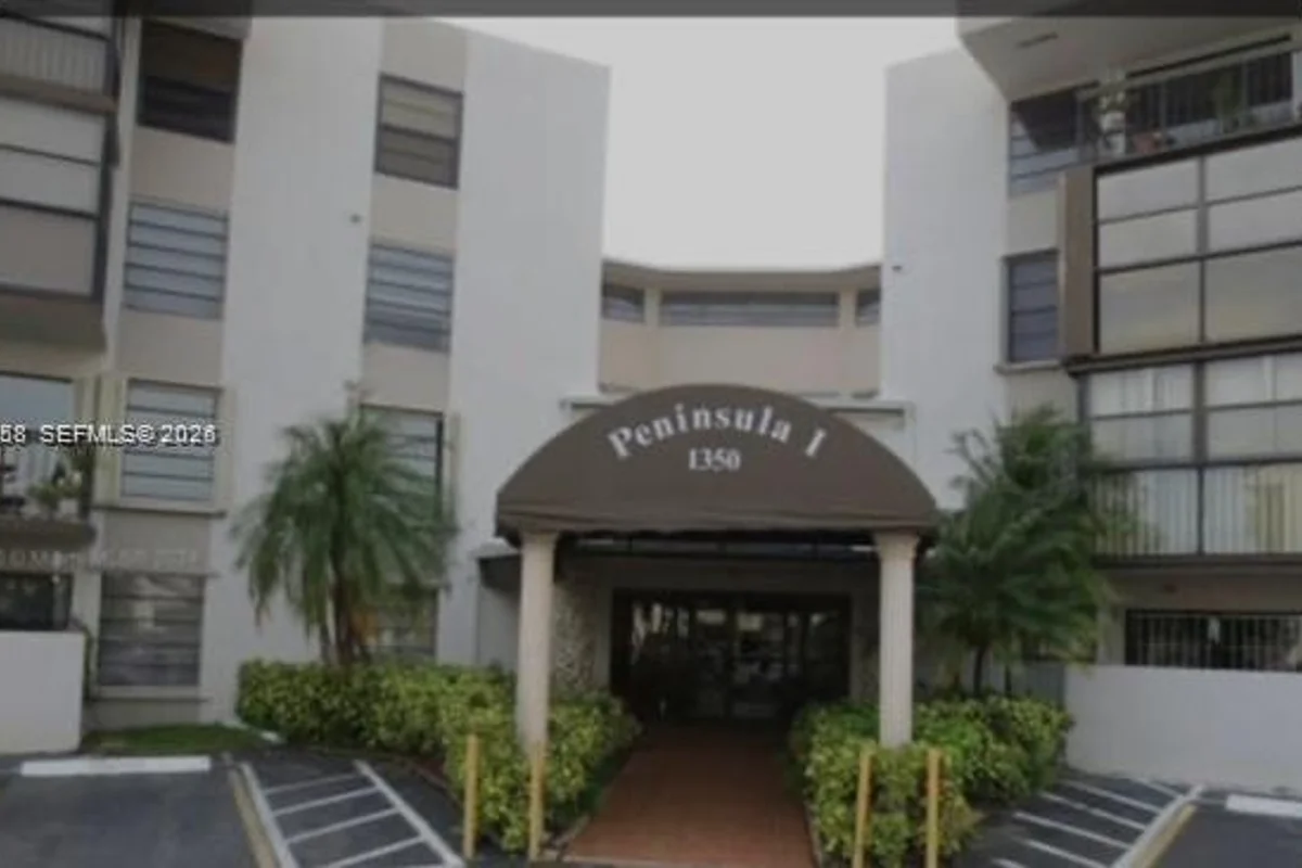 1350 SW 122nd Ave #317, Miami: photo 1 of 12