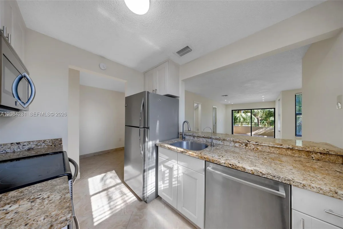 230 Canal St #202, Miami Springs: photo 1 of 29
