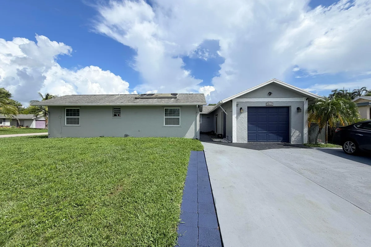 10431 Carmen Ln, Royal Palm Beach: photo 1 of 8