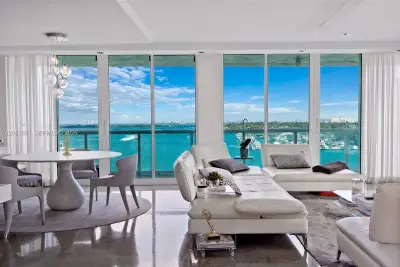 10 Venetian Way #804, Miami Beach: photo 1 of 26