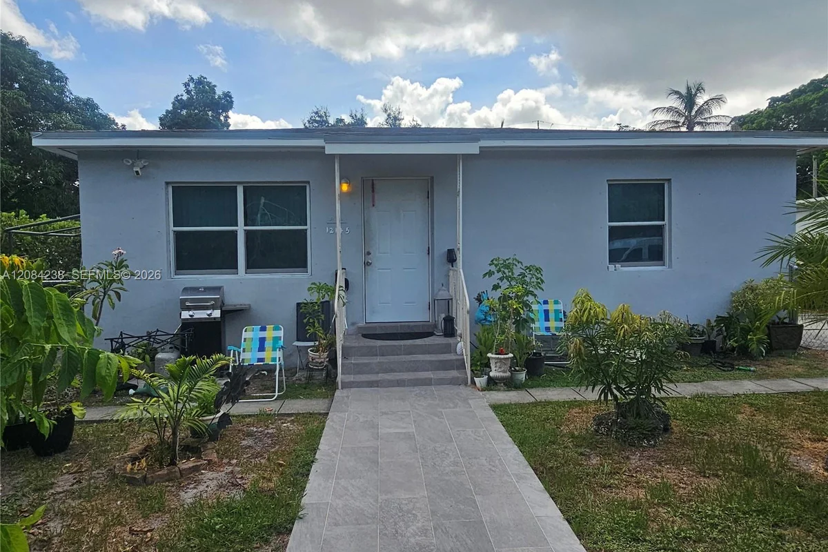 12145 NE 11th Ct, North Miami: photo 1 of 21