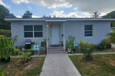 12145 NE 11th Ct, North Miami: photo 1 of 21