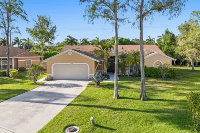 104 Oxford Ct, Royal Palm Beach: photo 1 of 46