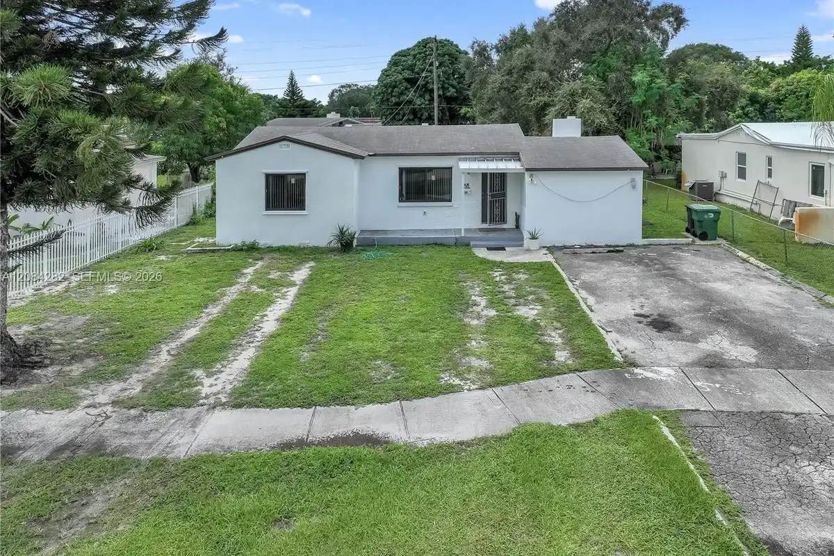 1146 Jann Ave, Opa-locka: photo 1 of 38