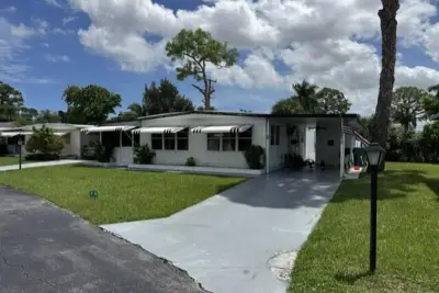 4042 Royal Manor Blvd, Boynton Beach: photo 1 of 33