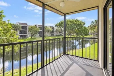 182 Lakeview Dr #204, Weston: photo 1 of 24