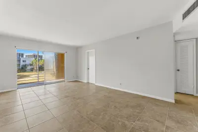 1638 Embassy Dr #208, West Palm Beach: photo 1 of 40