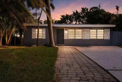 1472 NE 25th Ct, Pompano Beach: photo 1 of 14