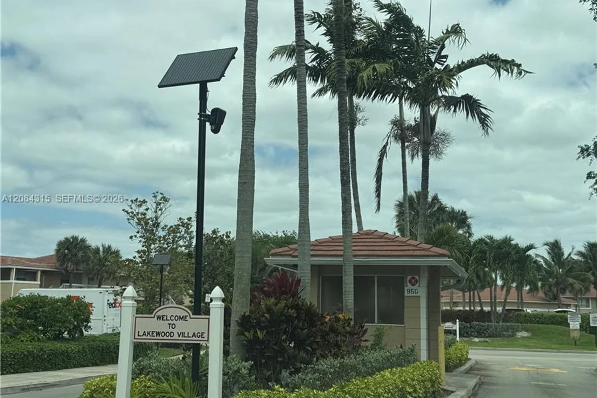 10228 Twin Lakes Dr #16-E, Coral Springs: photo 1 of 26