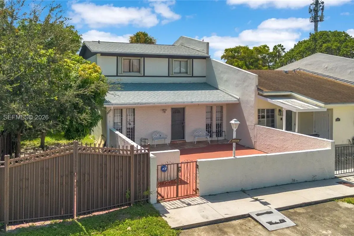 19599 NW 55th Cir Pl, Miami Gardens: photo 1 of 30