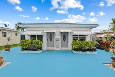 310 NE 6th St #1-3, Hallandale Beach: photo 1 of 32