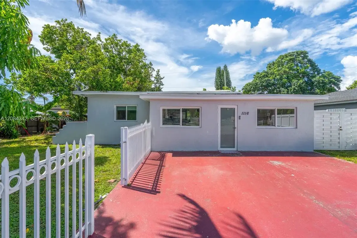 1116 Opa Locka Blvd, Miami: photo 1 of 33