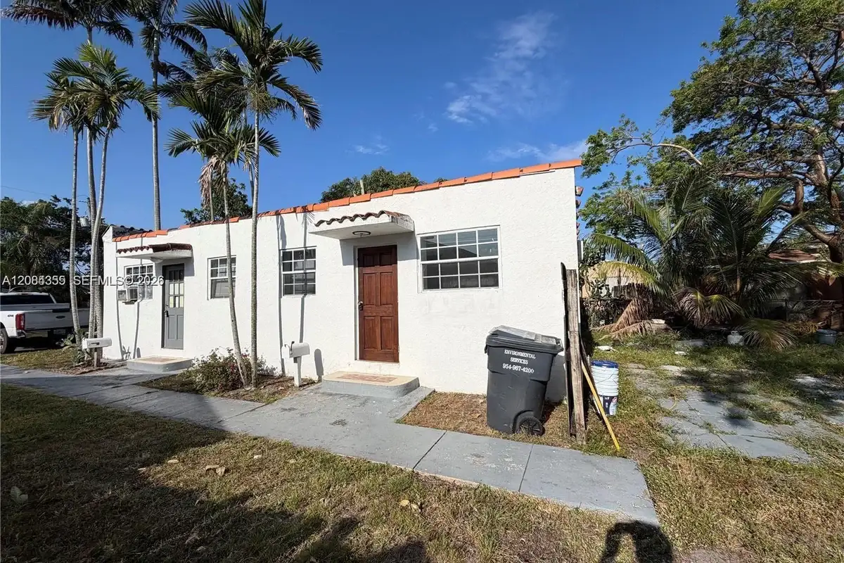 2212 Grant St #2, Hollywood: photo 1 of 18