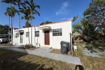 2212 Grant St #2, Hollywood: photo 1 of 18