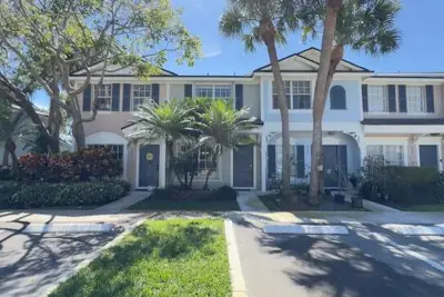 5292 Jubilee Way, Margate: photo 1 of 46