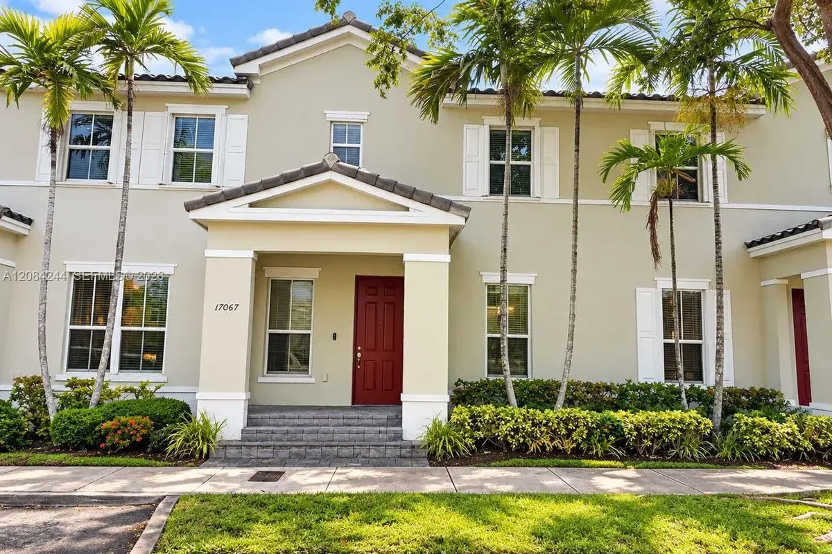 17067 SW 93rd St, Miami: photo 1 of 29
